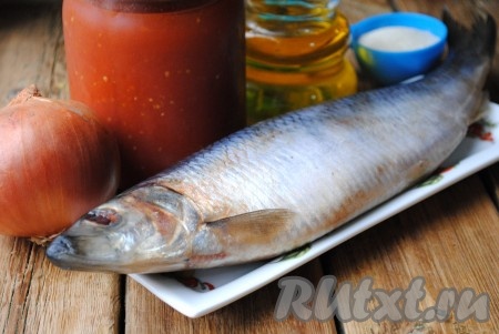 Подготовить необходимые ингредиенты для приготовления икры из селедки и манки