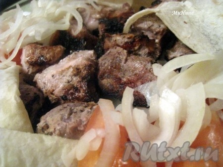 Шашлык из свинины, замаринованный в кефире с базиликом по этому рецепту, получается очень вкусным и ароматным. Кусочки мяса просто тают во рту!