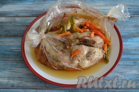 Затем аккуратно, чтобы пар не обжег руки, разрезать рукав.
