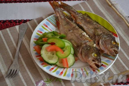 Речной окунь, запеченный в духовке