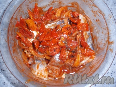 Все перемешать. Дать настояться закуске в холодильнике в течение суток.