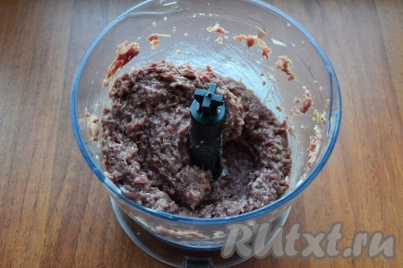 Измельчить все до почти однородного состояния.