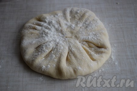 Защипнуть края теста.
