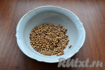 Гречку промыть.