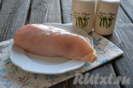 Подготовить необходимые ингредиенты для приготовления куриного филе в микроволновке