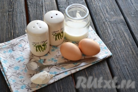 Подготовить необходимые ингредиенты для приготовления омлета в пароварке. Все продукты должны быть одной температуры, лучше комнатной.