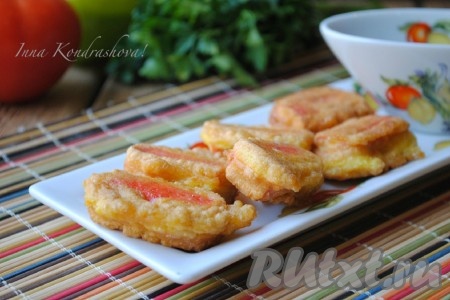 Крабовые палочки, жареные в кляре, получаются аппетитными, сытными и очень вкусными.