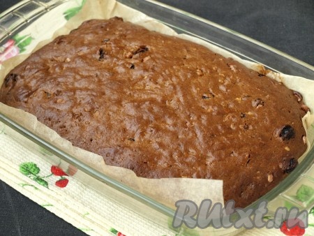 Коврижку выпекать 50-60 минут (до готовности) в разогретой духовке при температуре 180 градусов.
