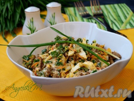 Салат с жареной куриной печенью и корейской морковью