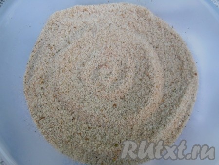 Хорошо перемешайте специи.
