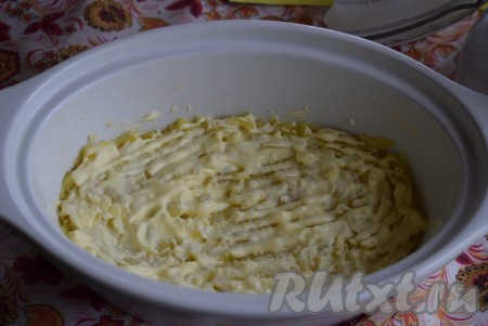 Картошку смазать майонезом.