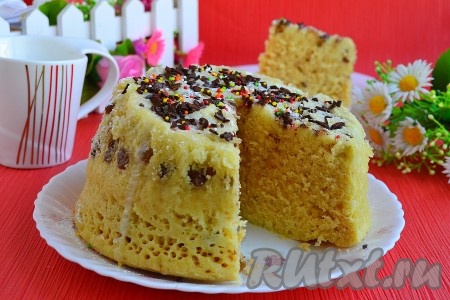 Очень вкусный кекс, приготовленный в микроволновке, нарезать и подать к чаю. Обязательно попробуйте, ведь выпечка по этому рецепту готовится очень просто и быстро!
