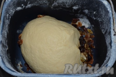 За 2 минуты до окончания замеса добавить наполнители.

