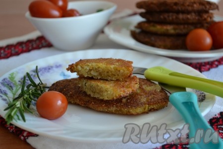 Вкусные, нежные и ароматные икряники из икры рыбы подавать на стол теплыми или охлажденными. Они прекрасно сочетаются с овощами и сметаной.
