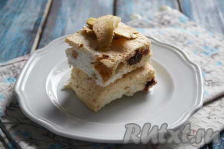 Нежный, вкусный и полезный диетический творожный пудинг готов.
