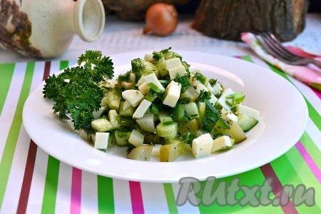 Салат с брынзой и огурцами