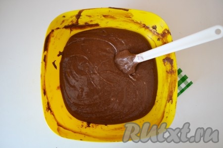 По консистенции тесто будет напоминать густую сметану.
