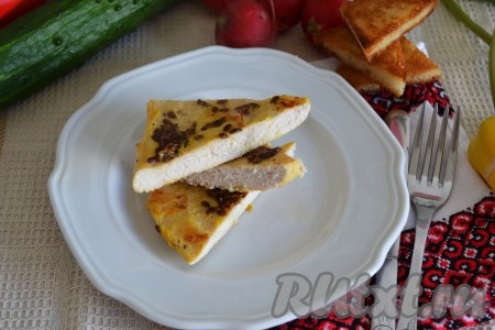 Кусочки куриной грудки, жареные на сковороде без добавления масла, получаются сочными, вкусными и нежными.
