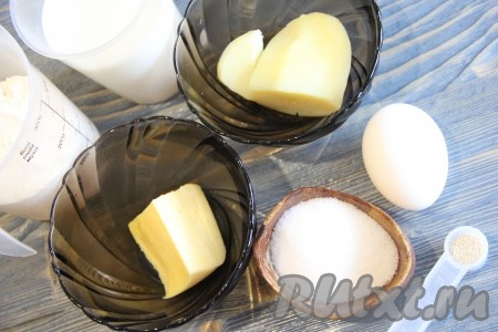 Подготовить продукты для приготовления картофельных дрожжевых оладий.
