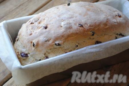 Выпекать хлеб с изюмом 35-40 минут (до красивой румяной корочки). Время выпечки будет зависеть&nbsp;от духовки.&nbsp;Готовому хлебу дать постоять 5 минут в форме и можно его вынимать.
