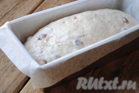 Когда тесто подойдёт, отправить его в разогретую до 180 градусов духовку.
