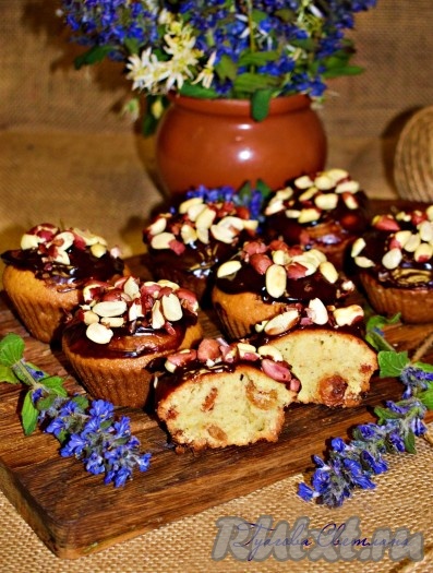 Кексы с изюмом в силиконовых формочках