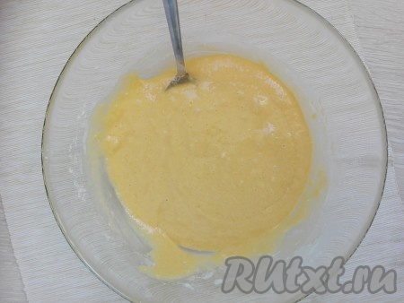 Получившуюся массу очень хорошо перемешать венчиком (до однородности).