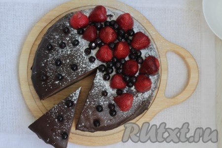 Украсить по желанию. Я украсила ягодами.