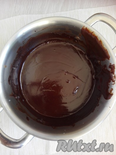 По мере остывания шоколадный крем будет густеть.