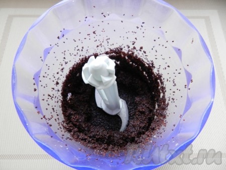 Мак растереть в блендере вместе с сахаром.