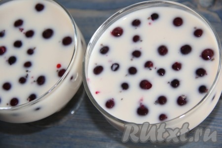  Разлить массу по креманкам и поставить в холодильник до полного застывания.