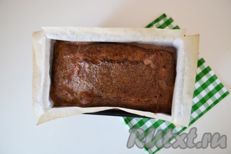 Запекать печеночное суфле в духовке при температуре 180 градусов 40-45 минут.&nbsp;Готовность проверить деревянной шпажкой - если она осталась сухой, значит суфле готово.