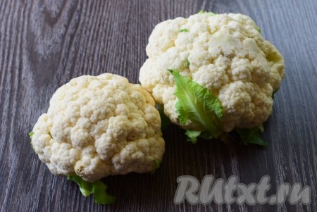 Вымыть цветную капусту и обсушить.