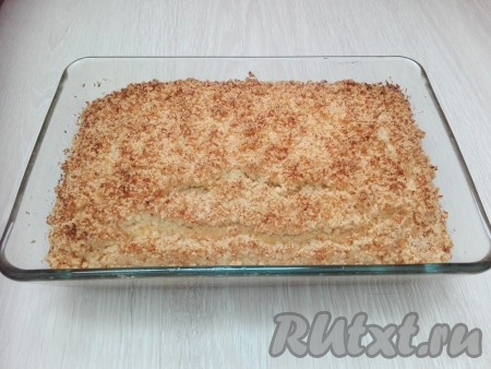 Выпекать пирог в духовке, разогретой до 170 градусов, минут 35-40.
