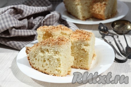 Простой пирог с кокосовой крошкой