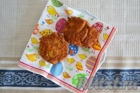 Готовые сиченики выложить на салфетку, чтобы ушло лишнее масло. 