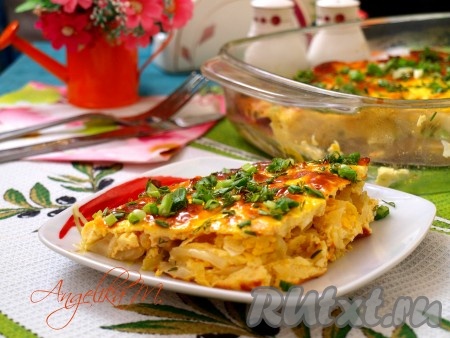 Далее вкуснейшую запеканку из капусты и творога можно подавать к столу.
