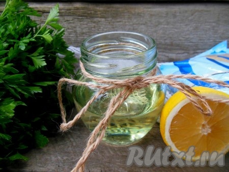 Соус из петрушки готовится из простых и доступных ингредиентов.