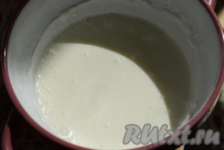 Тщательно перемешать кляр, он должен получиться жидким по консистенции, как кефир.