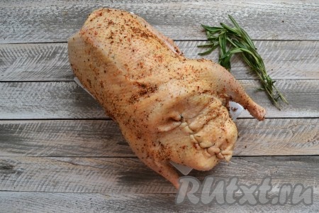 Зашить брюшко нитью.