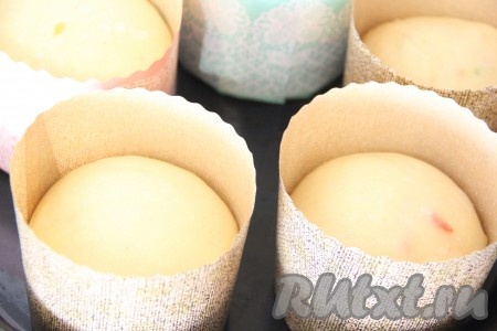 Тесто увеличится в объёме, во время выпекания оно ещё поднимется.
