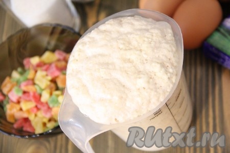 На поверхности опары появится пышная, пузырчатая шапочка.
