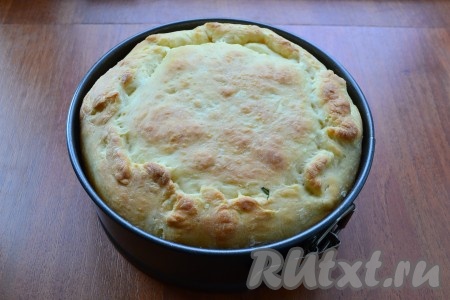 Выпекать&nbsp;(можно без расстойки) дрожжевой пирог с мясным фаршем в предварительно разогретой до 180 градусов духовке около 25 минут.
