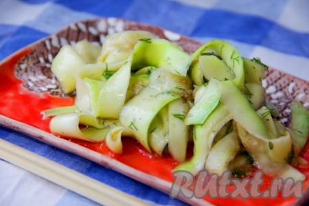 Маринованные кабачки быстрого приготовления с мёдом и яблочным уксусом