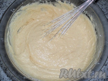 Все перемешать. Готовое тесто должно получиться по густоте, как для оладий.
