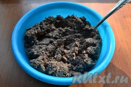 Измельчить ливер до состояния фарша, переложить в миску.&nbsp;