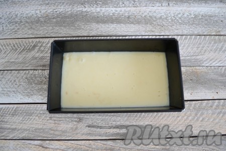 Тщательно перемешать и вылить в форму. Отправить в холодильник до полного застывания - это будет первый слой многослойного желе.
