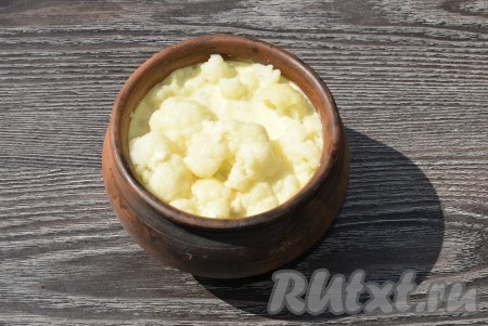 Залить содержимое формы (или горшочка) заливкой.
