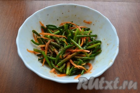 Все перемешать, добавить красный молотый перец и кориандр по вкусу. В приправе эти составляющие есть, но мне их не хватило. Если вам достаточно всего, красный перец и кориандр не добавляйте.