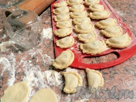 Вот такие замечательные вареники с картошкой мы приготовили.
